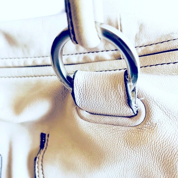 M!MCO Australia Y2K Classic Buckle Hardware Cream Leather Purse - Picture 6 of 15